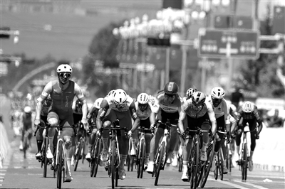 宝盈国际 环青赛收官 各领骑衫得主揭晓