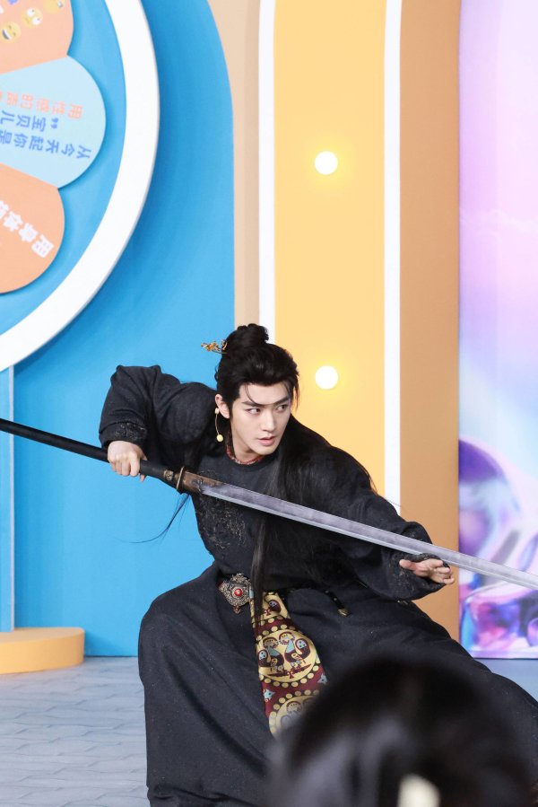 万银鼎信 717会员节男神集聚：邓为现场秀功夫，成毅侯明昊推介新剧